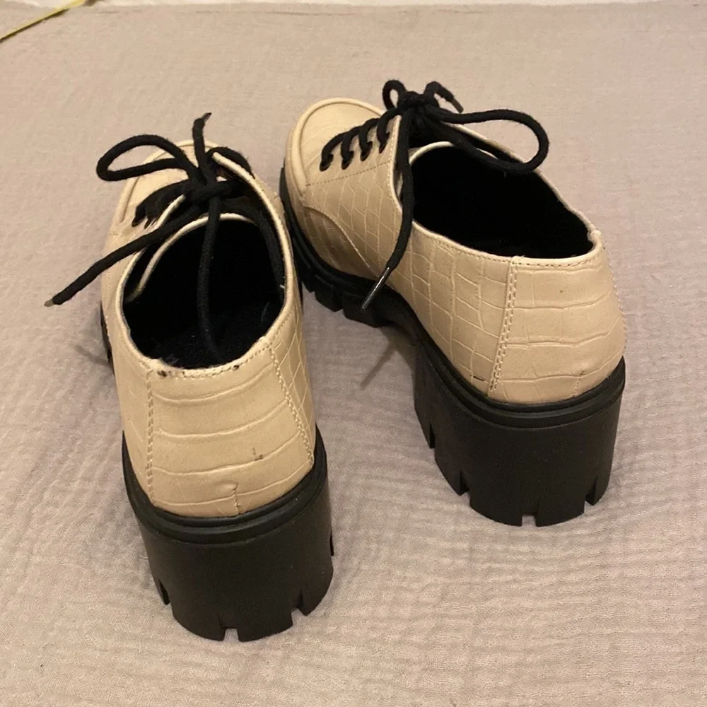 DIRTY LAUNDRY PLATFORM SHOES . Size 7 . New